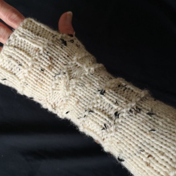 Creme/Brown Aran Tweed HandKnit Adult Seamless Fingerless Gloves Mittens… - Picture 5 of 6